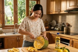 Mẹo bổ trái cây có nhựa dính dao
