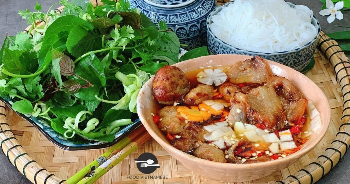 Bún chả Hà Nội nướng than hoa