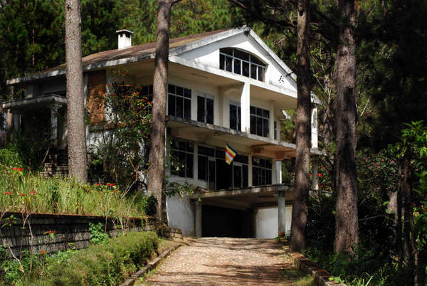 Biệt thự hoang vắng tạo nên vẻ đẹp huyền bí cho Đà Lạt