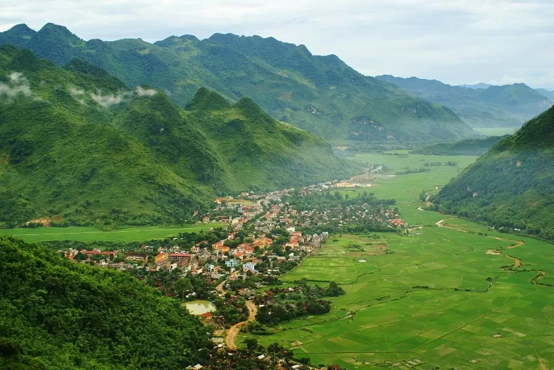 Mai Châu Hòa Bình với thung lũng xanh và bản Lác yên bình