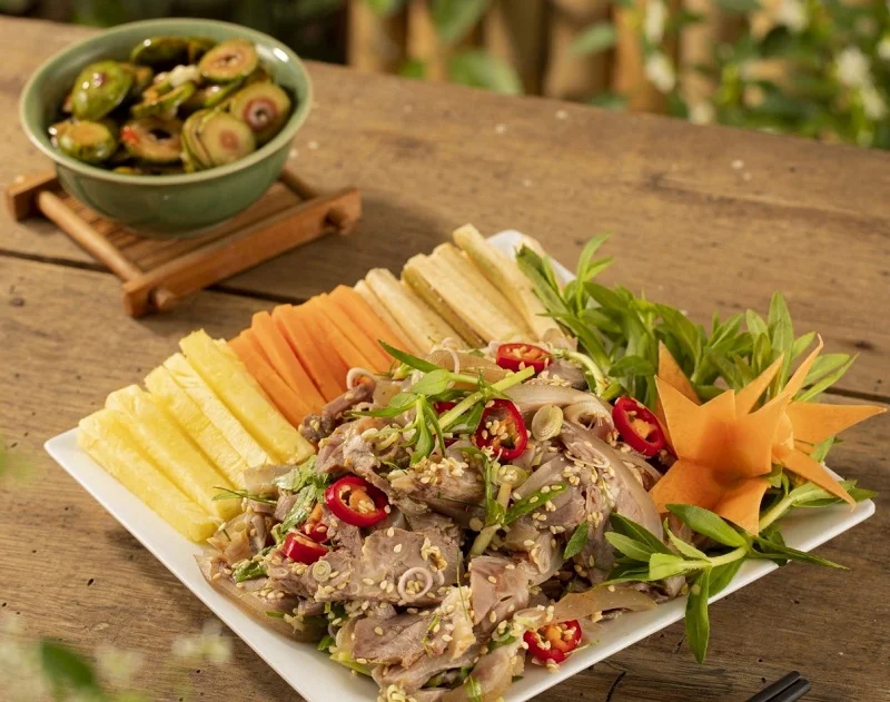 Đặc sản dê núi Ninh Bình tại nhà hàng địa phương