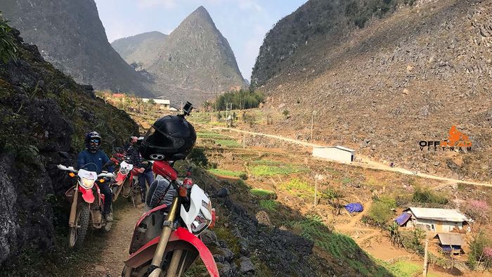 Cung đường đèo và cao nguyên đá Hà Giang nhìn từ trên cao