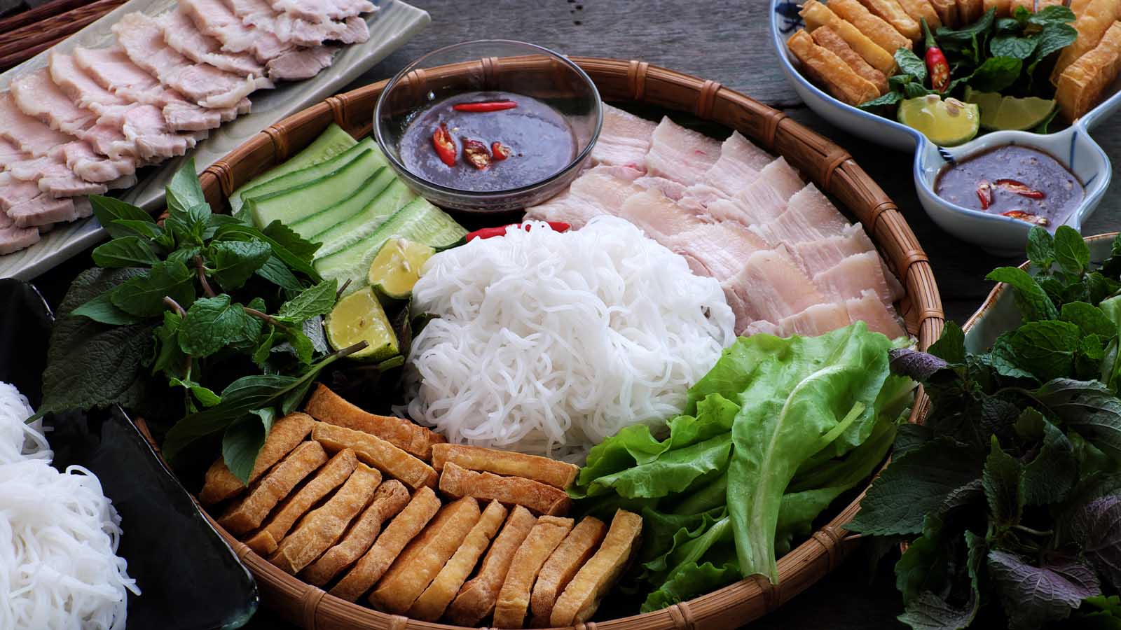 Mẹt bún đậu mắm tôm đầy đủ