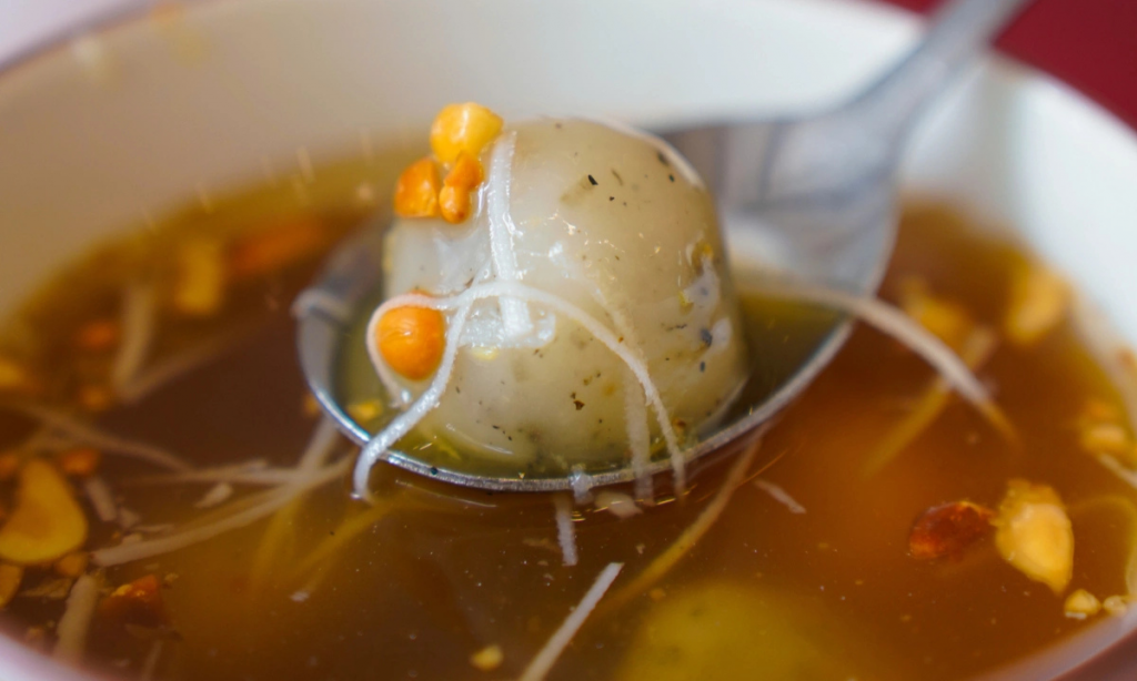 Sủi dìn nóng hổi với nhân vừng đen, nước gừng thơm - nguồn từ ivivu