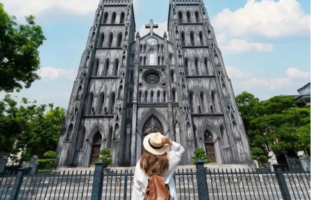 Vẻ đẹp cổ kính, tráng lệ nhưng cũng rất đỗi thơ mộng của Nhà thờ Lớn Hà Nội