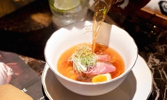Trải nghiệm ẩm thực Omakase phở đắt đỏ tạo ra nhiều luồng tranh luận sôi nổi trong cộng đồng