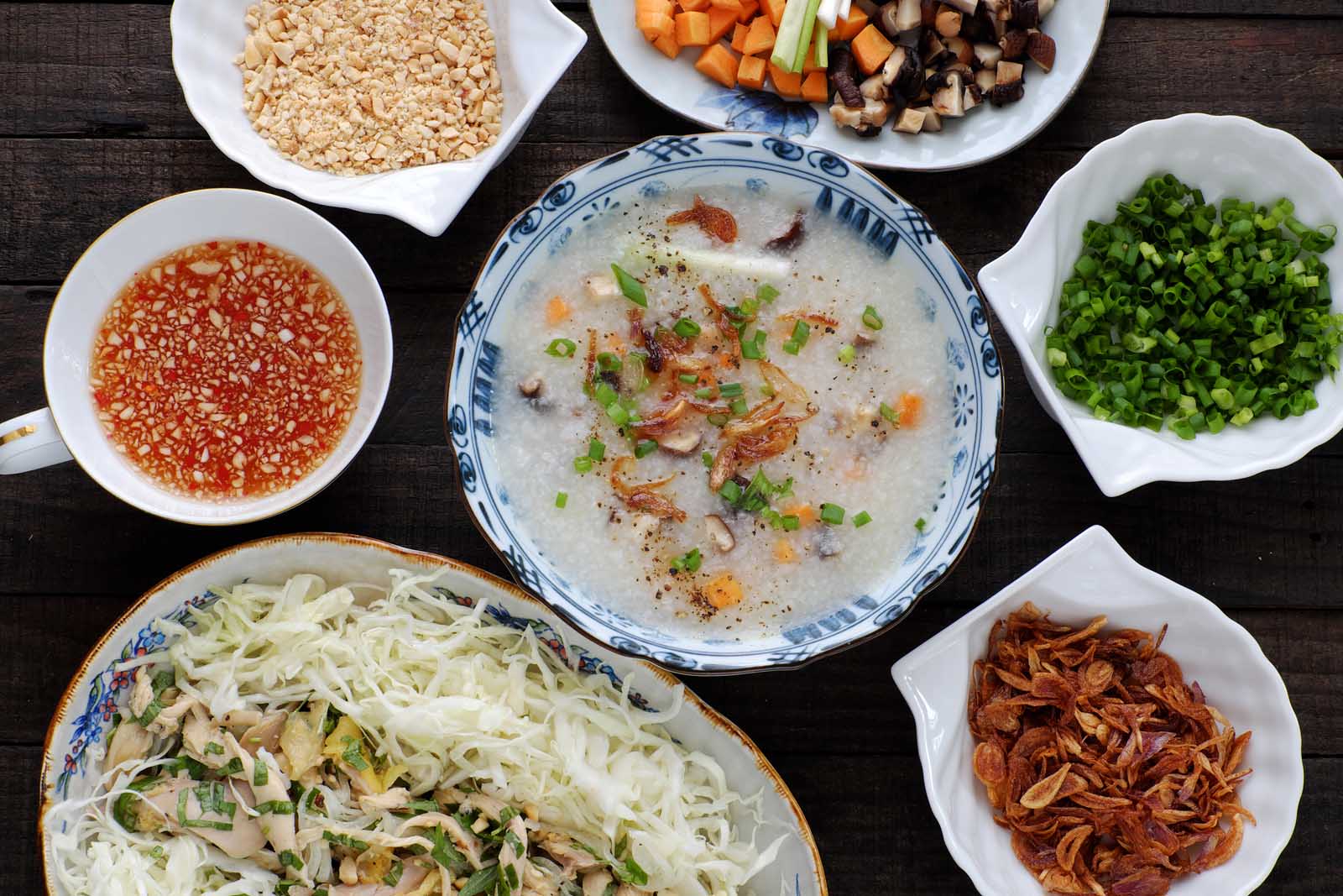 Cháo gà rắc tiêu thơm nồng
