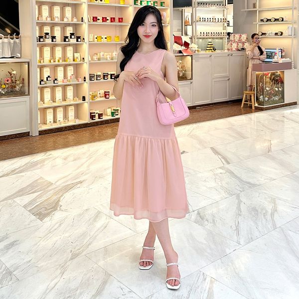 Đầm sát nách đi biển