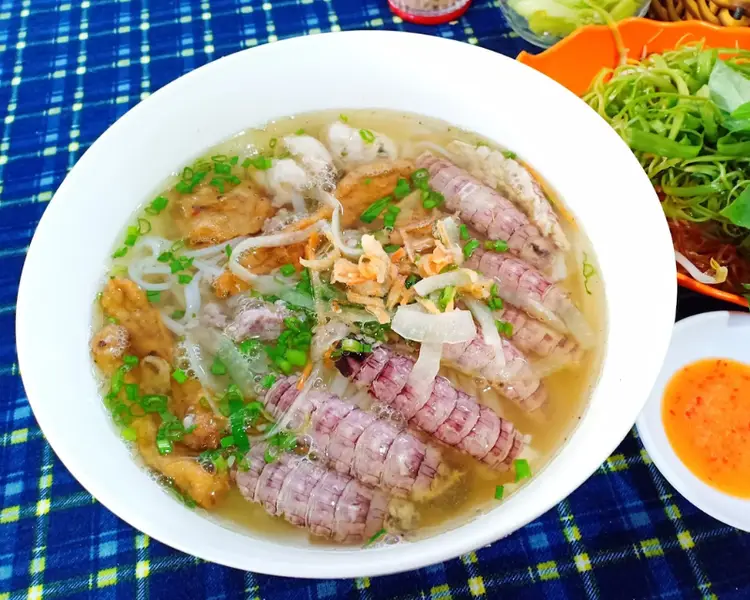 Bún tôm tích là món ngon Vũng Tàu được yêu thích bởi hương vị biển đặc trưng.