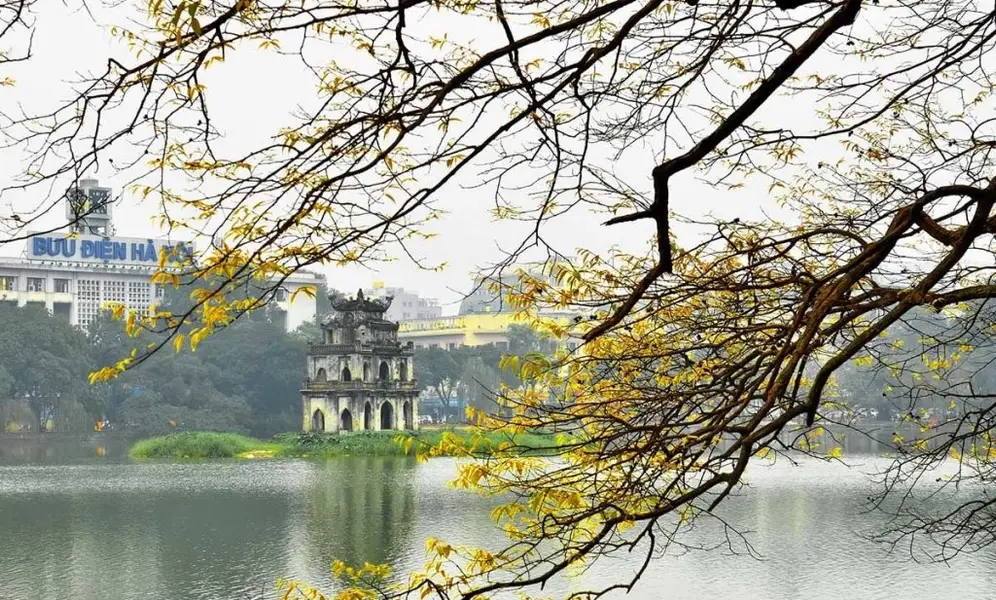 Hà Nội chiều thu với hồ Hoàn Kiếm