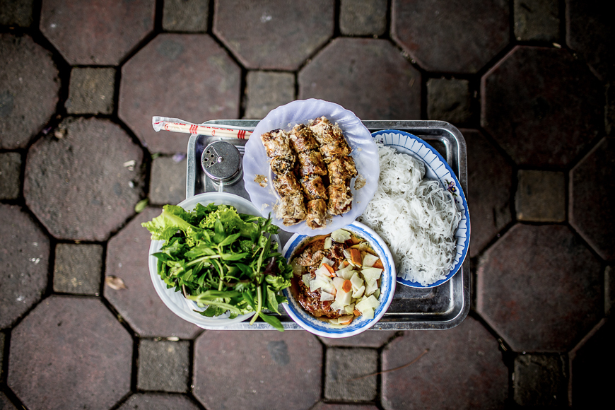 Bún chả, món ăn Hà Nội gắn với thịt nướng, nước chấm và bún tươi
