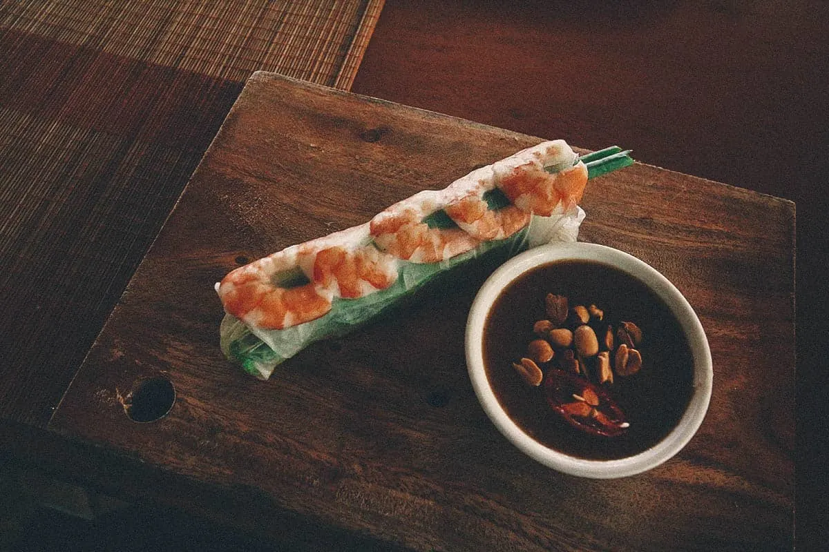 Gỏi cuốn tươi ngon với tôm và thịt heo tại Hội An
