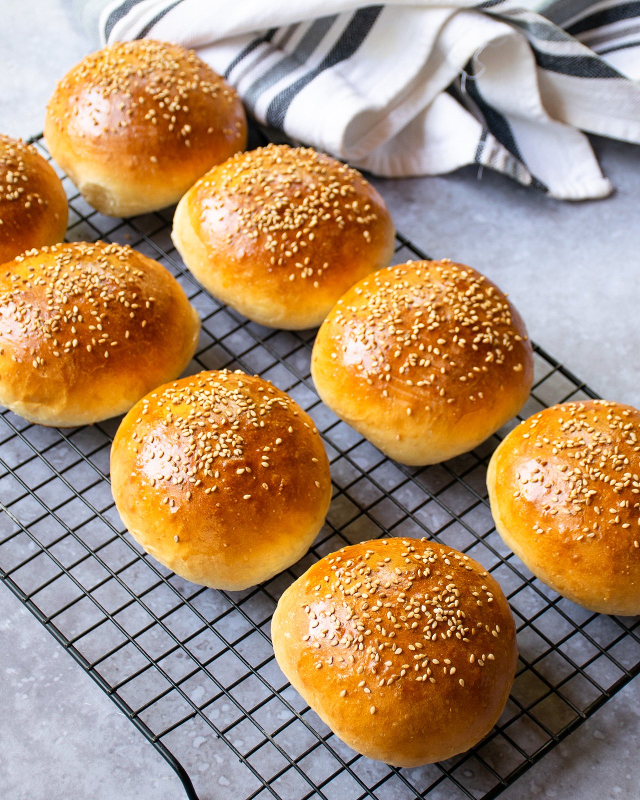Tô bún thang với đầy đủ topping truyền thống