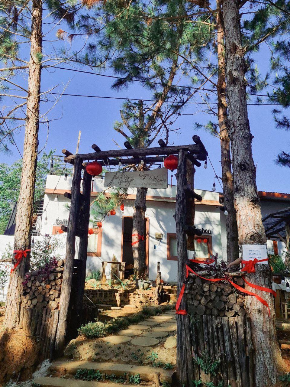 Biển mây trắng xóa trước hiên nhà Mây Lang Thang
