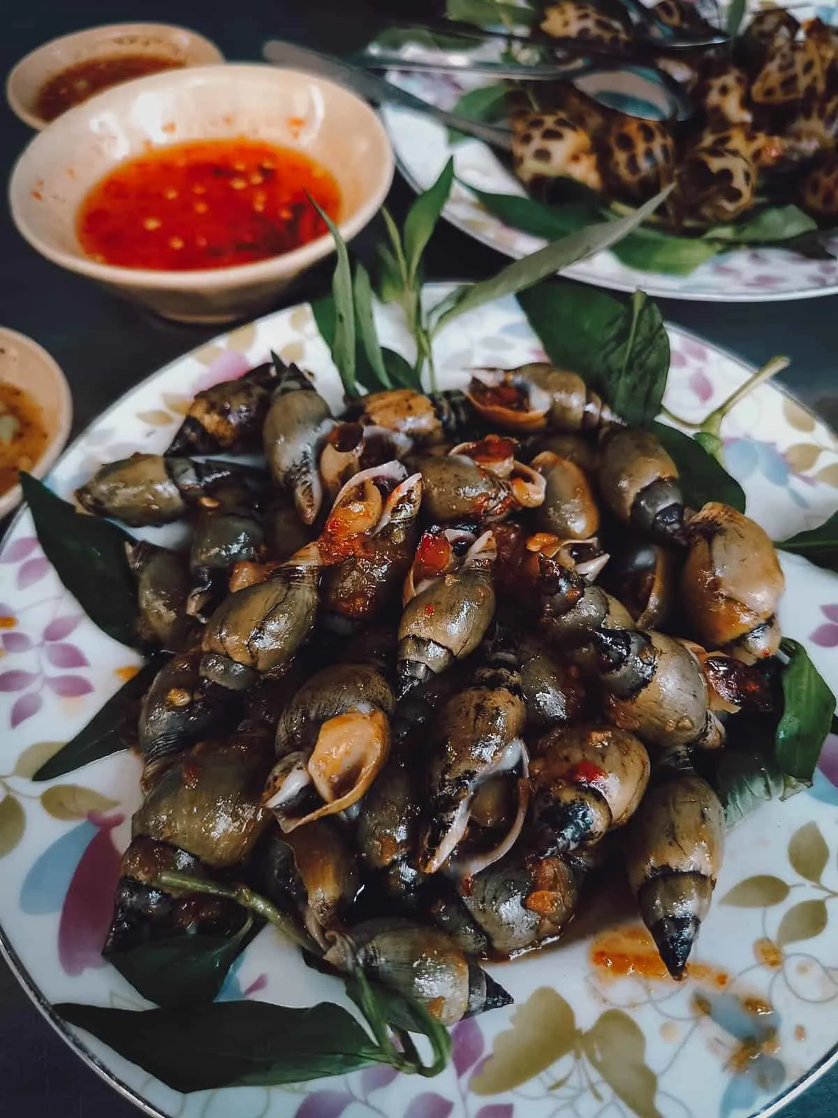 Gian hàng ốc Sài Gòn phong phú với đủ loại hải sản tươi sống