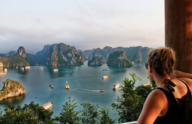 Vịnh Hạ Long nhìn từ trên cao