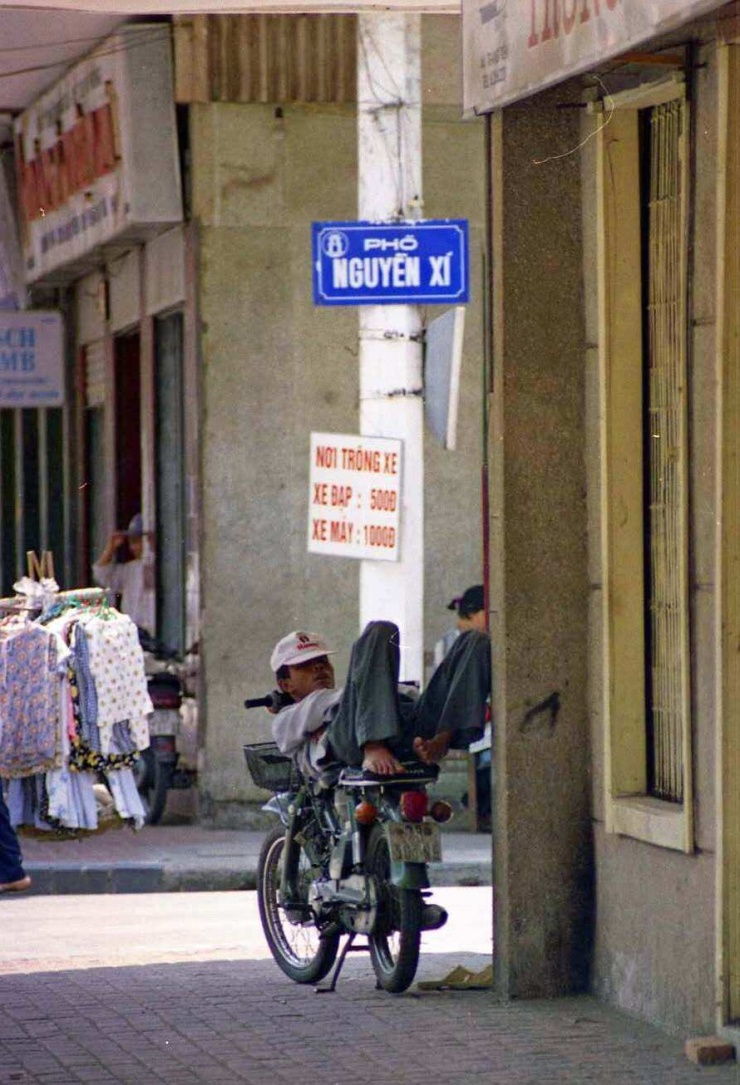 Hàng quán vỉa hè Hà Nội những năm 1990