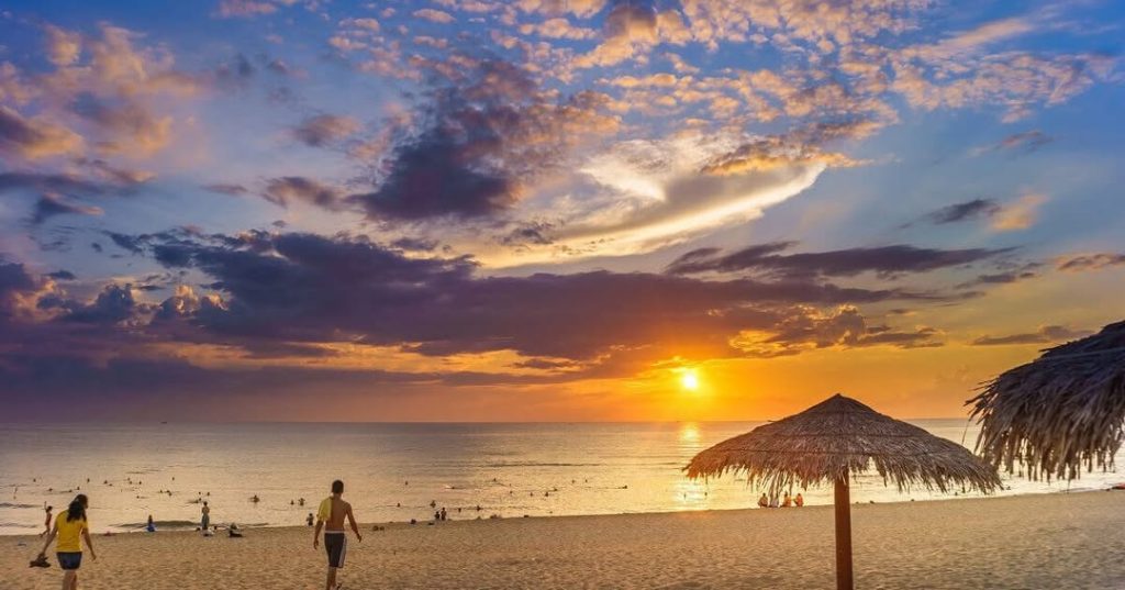 Bãi biển Nhật Lệ buổi sáng