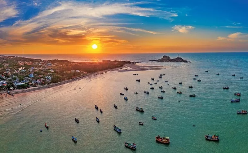 Phan Thiết – Bình Thuận với đồi cát Mũi Né và biển xanh
