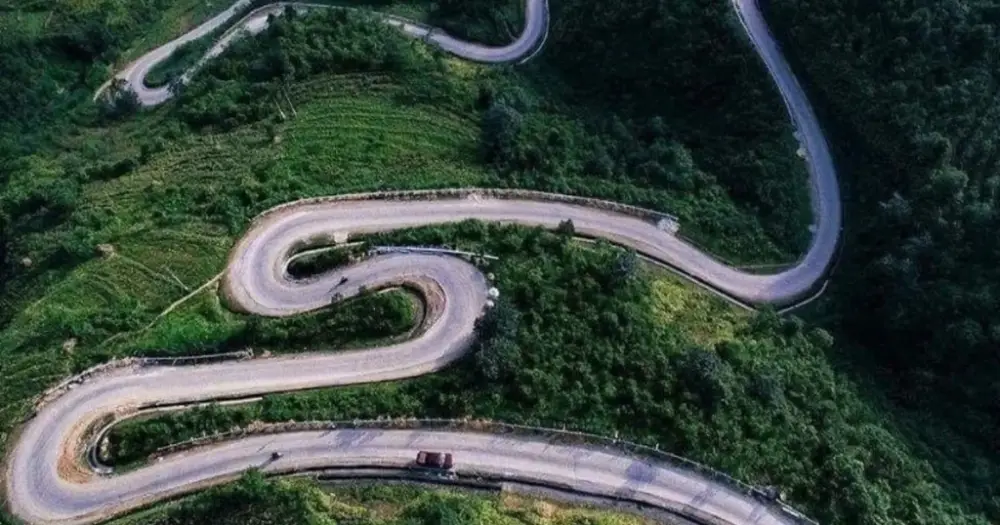 Khung cảnh tráng lệ và đầy thách thức của đèo Mã Pí Lèng