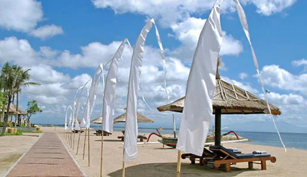 Cảnh biển Bali rộng thoáng