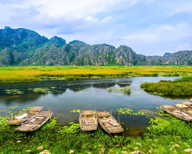 Đầm Vân Long