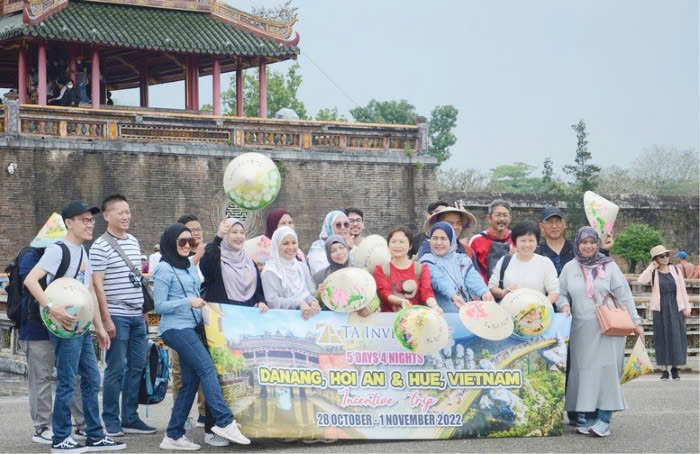 Người dân Việt Nam giao tiếp thân thiện
