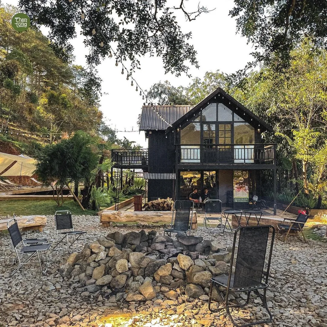 Không gian xanh mướt và yên ả tại homestay Thôn Lũng