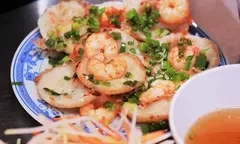 Bánh khọt hải sản Vũng Tàu là món ăn hấp dẫn giúp vận động viên nạp lại năng lượng sau khi chạy bộ