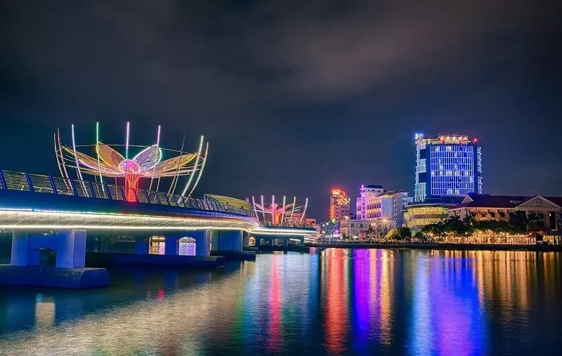 Cần Thơ với chợ nổi Cái Răng và bến Ninh Kiều