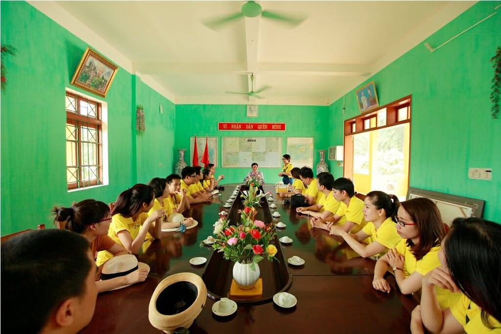 Bờ biển trải dài với rặng phi lao chắn cát tại đảo ngọc