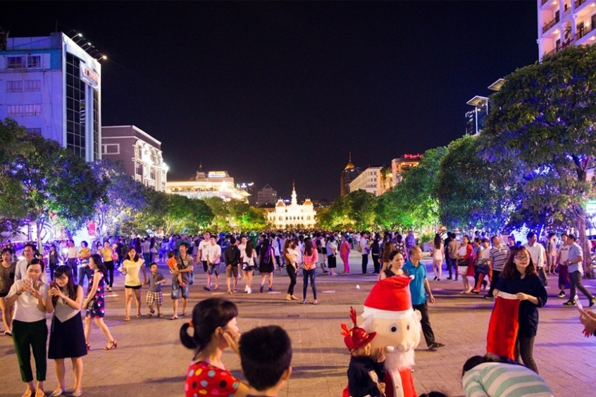 Phố đi bộ Nguyễn Huệ về đêm