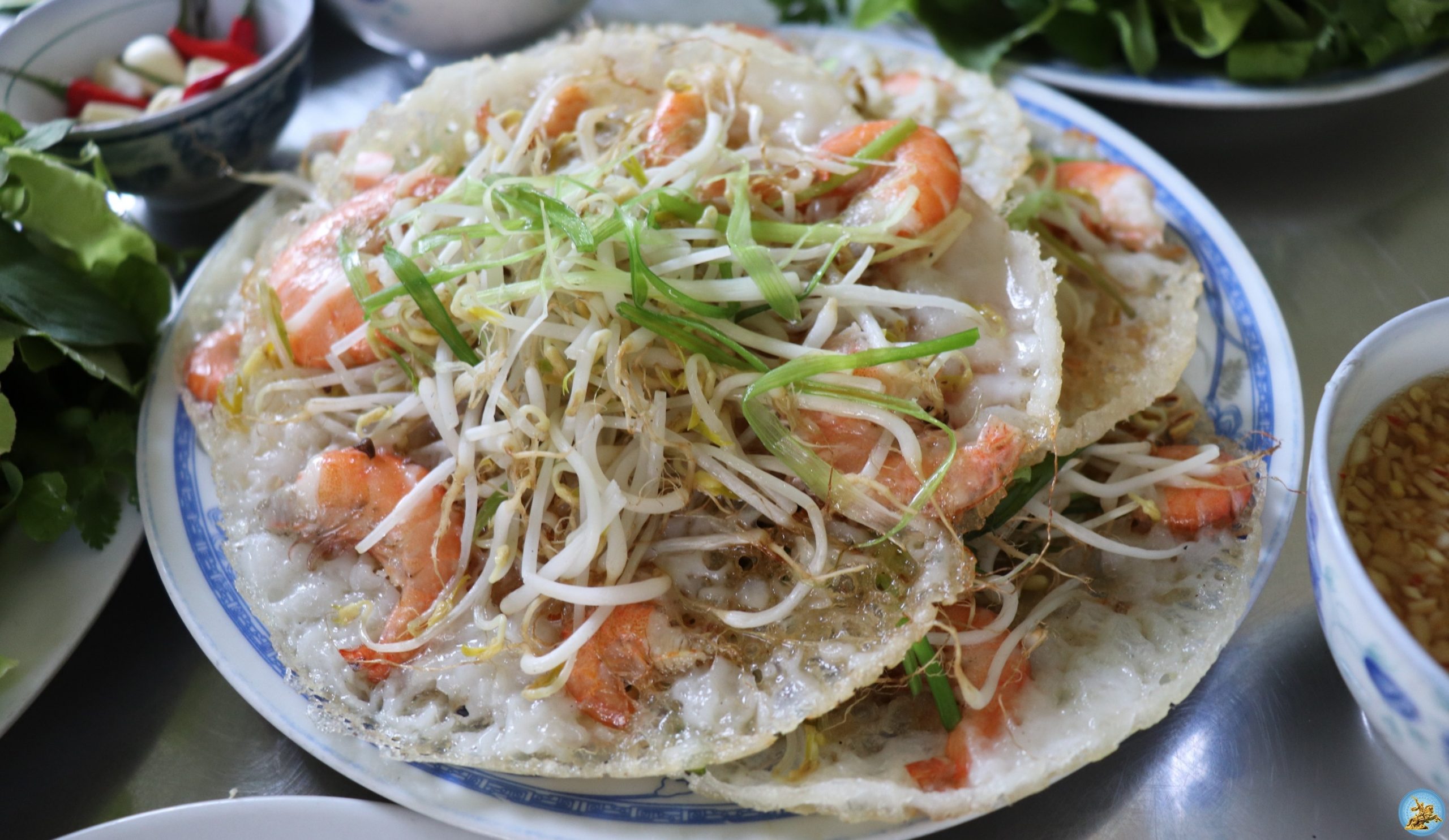 Bánh xèo tôm nhảy đặc sản Bình Định