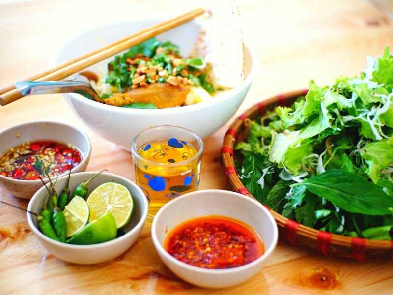 Bánh mì xíu mại và các món ăn sáng nóng hổi tại Đà Lạt