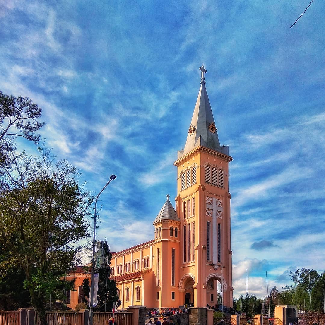 Nhà thờ Con Gà - Đắm say trước vẻ đẹp châu Âu cổ kính giữa lòng Đà Lạt