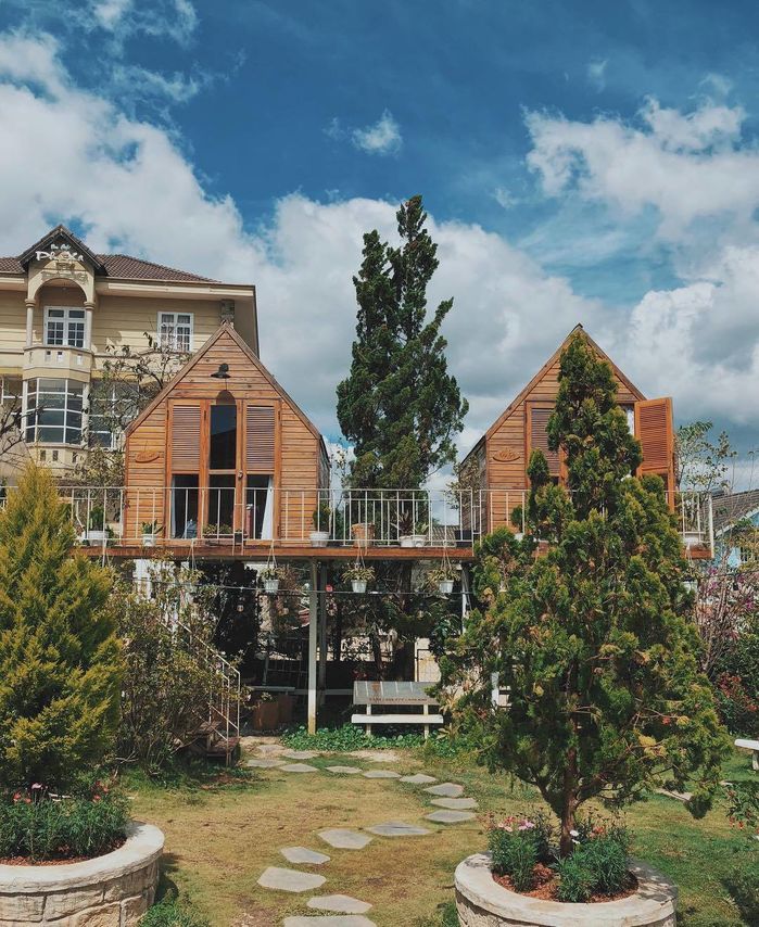 Kiến trúc nhà kính lơ lửng tại In The Pines homestay Đà Lạt
