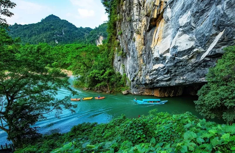 Quảng Bình với động Phong Nha và hang Sơn Đoòng