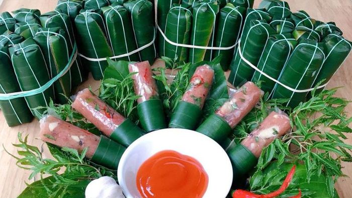 Nem chua Thanh Hóa gói lá truyền thống
