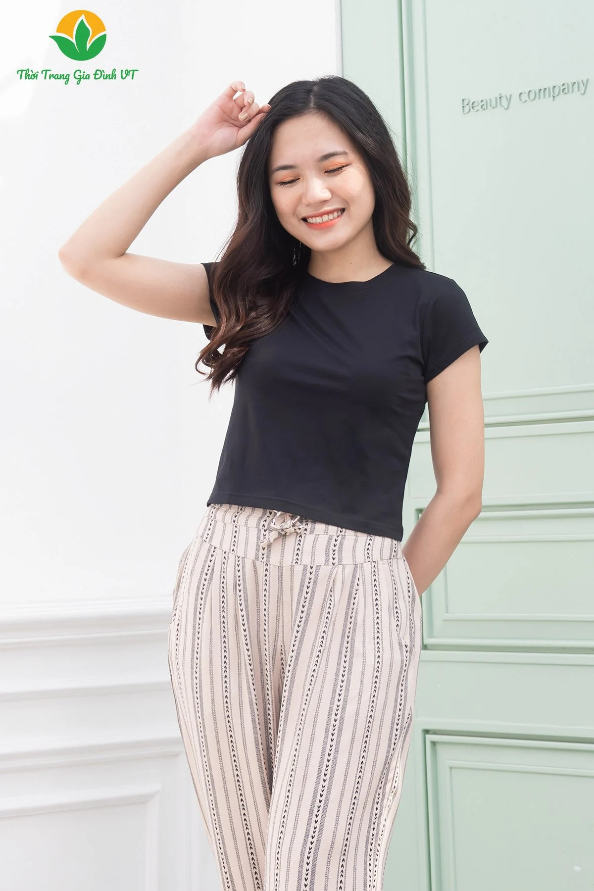 Áo crop-top tôn dáng định hình tỷ lệ