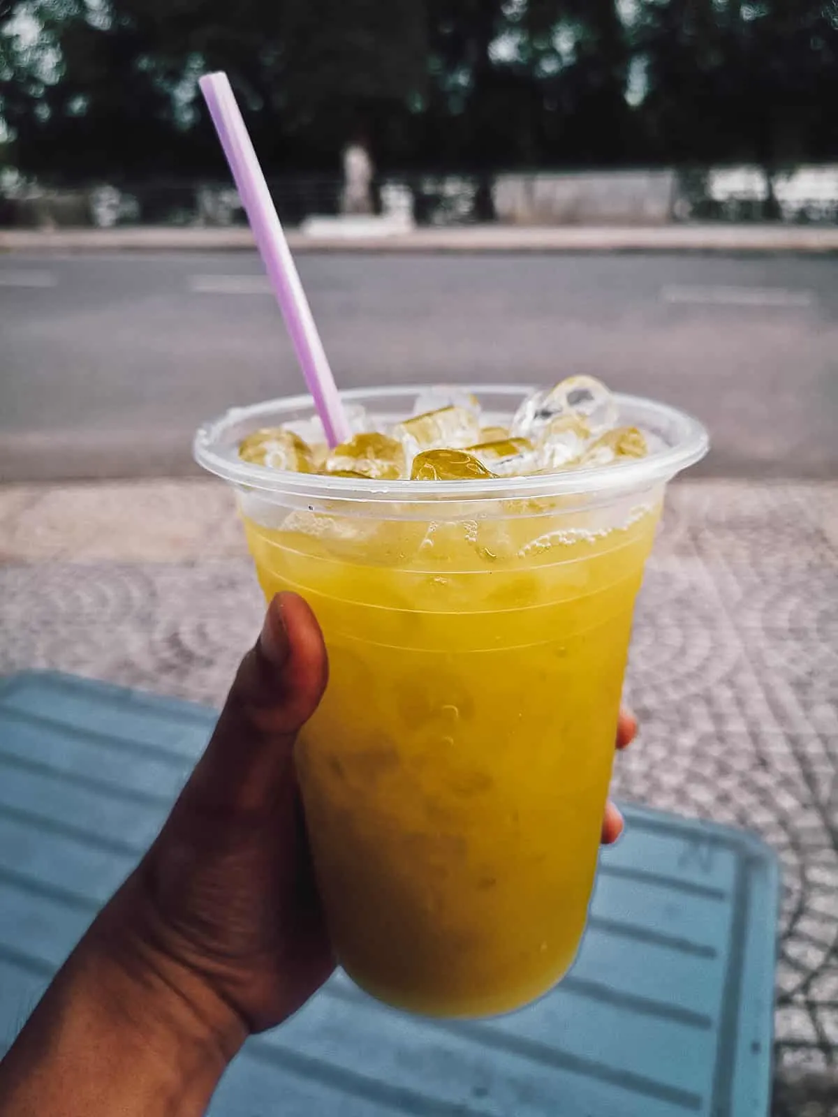 Máy ép nước mía quen thuộc mang lại ly nước giải khát ngọt lịm