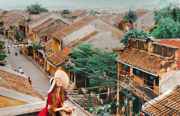 Phố cổ Hội An trang hoàng đèn lồng ngày Tết