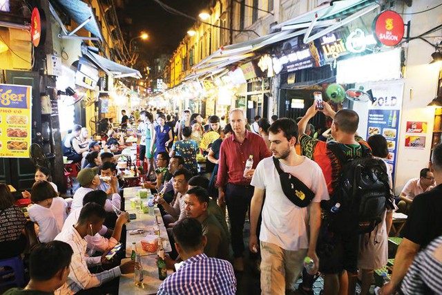 Phố Tạ Hiện với ẩm thực vỉa hè Hà Nội
