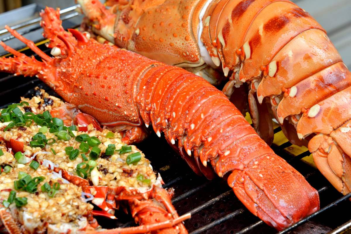 Tôm hùm Bình Ba nướng hấp dẫn