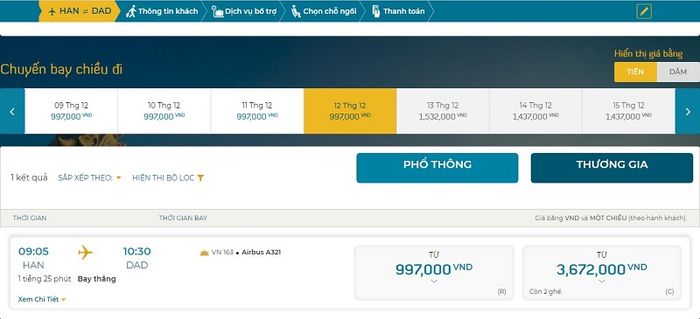 Kiểm tra giá vé trực tiếp trên website hãng giúp nhìn rõ giá gốc và phụ phí