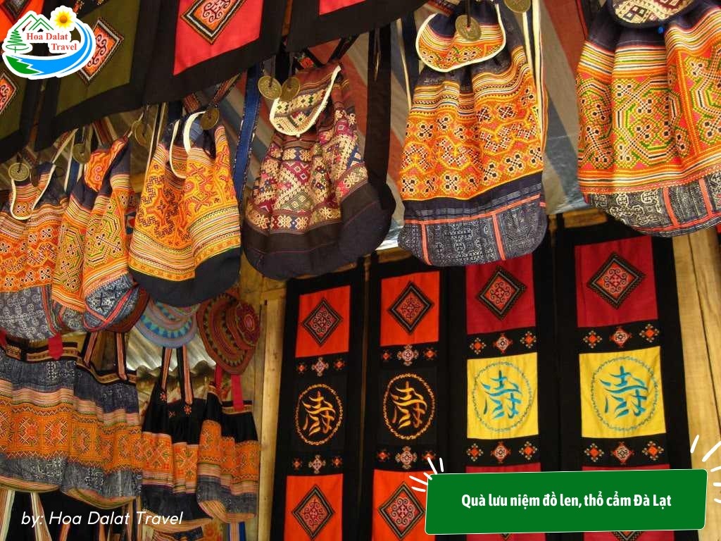 Đồ len và thổ cẩm mua tại Đà Lạt