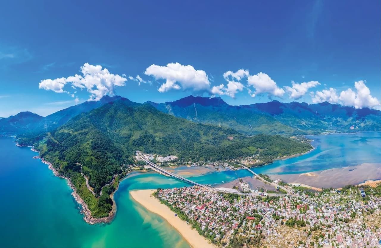 vẻ đẹp hoang sơ của vịnh lăng cô
