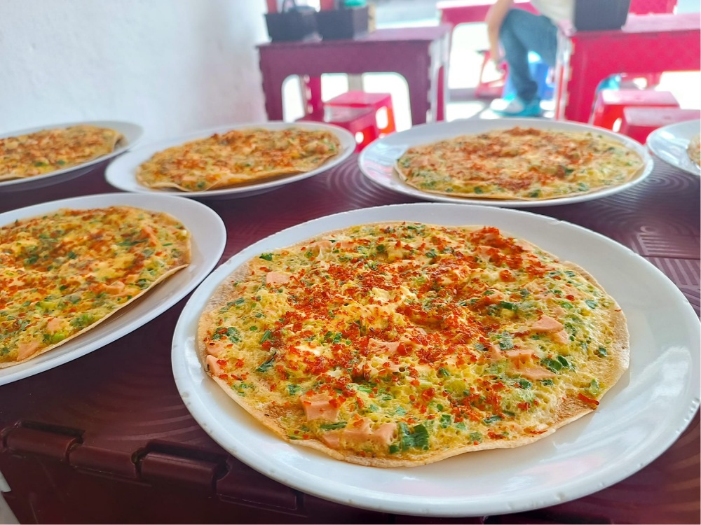 Bánh tráng nướng — món ăn vặt về đêm không thể thiếu khi đến Đà Lạt