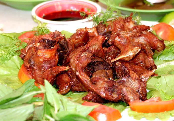 Chuột đồng nướng lu - món ăn dân dã người Cần Thơ