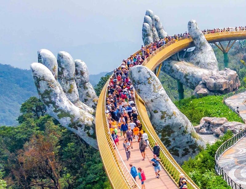 Đà Nẵng với Bà Nà Hills thu hút lượng lớn khách du lịch đến đây