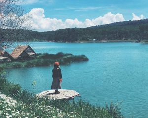 Không gian yên bình bên hồ Tuyền Lâm trong sương sớm
